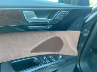 Audi A8 “L’ammiraglia che ridefinisce l’eleganza” Nero usata Palomonte