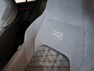 Volkswagen Golf 2.0 tdi R-Line 150cv dsg Nero usata Ceglie Messapica