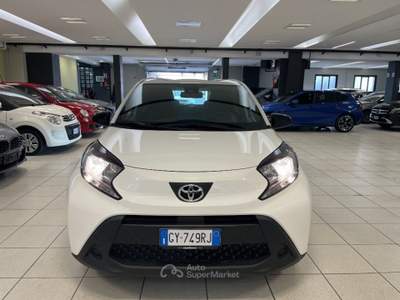 Toyota Aygo 1.0 VVT-i 72 CV 5 porte Active Bianco usata Arsago Seprio