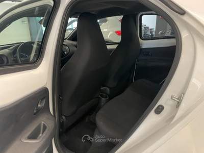 Toyota Aygo 1.0 VVT-i 72 CV 5 porte Active Bianco usata Arsago Seprio