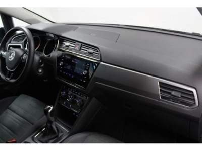 Volkswagen Touran 2.0 TDI 115 CV SCR Business BlueMotion Technology Blu/Azzurro usata Castelnuovo Rangone