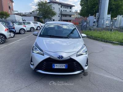 Toyota Yaris 5p 1.5h Active NEOPATENTATI Argento usata Treviglio