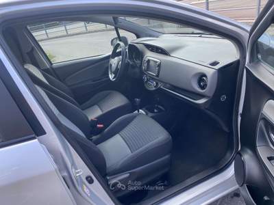 Toyota Yaris 5p 1.5h Active NEOPATENTATI Argento usata Treviglio