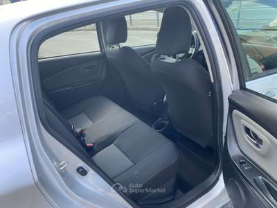 Toyota Yaris 5p 1.5h Active NEOPATENTATI Argento usata Treviglio