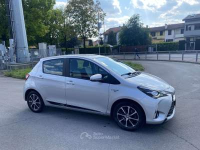 Toyota Yaris 5p 1.5h Active NEOPATENTATI Argento usata Treviglio
