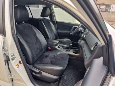 Toyota RAV4 RAV4 2.2 D-CAT A/T 4WD Executive Bianco usata Castelnuovo Rangone