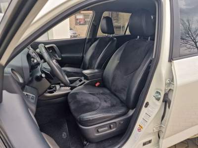 Toyota RAV4 RAV4 2.2 D-CAT A/T 4WD Executive Bianco usata Castelnuovo Rangone