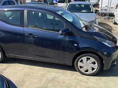Toyota Aygo 1.0 x-play m-mt Blu/Azzurro usata Roma