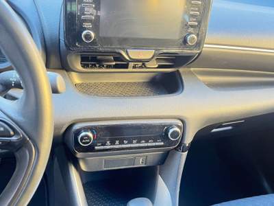 Toyota Yaris (BENZINA/ELETTRICA) - CAMBIO AUTOMATICO - KM 33.446 - ANCHE PER NEOPATENTATI - 2020 Bianco usata Varese
