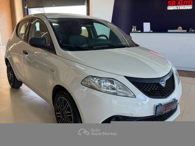 Lancia Ypsilon Ypsilon 1.2 69 CV 5p. GPL Ecochic Ele.Bl Bianco usata Osio Sopra