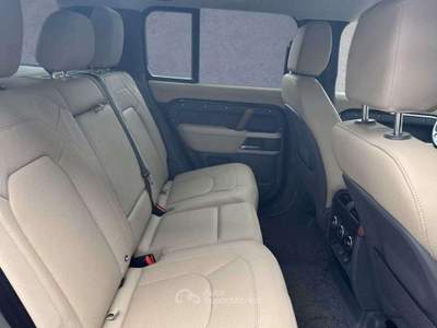 Land Rover Defender 110 3.0D I6 200 CV AWD Auto SE + IVA Nero usata Castello di Godego