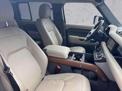 Land Rover Defender 110 3.0D I6 200 CV AWD Auto SE + IVA Nero usata Castello di Godego