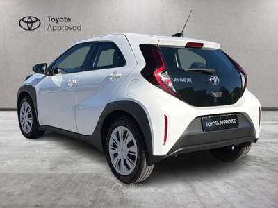 Toyota Aygo X 1.0B (72 CV) Active S-CVT Bianco usata Varese