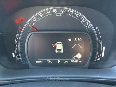 Toyota Aygo X 1.0B (72 CV) Active S-CVT Bianco usata Varese