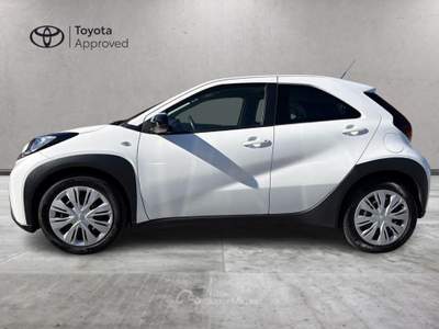 Toyota Aygo X 1.0B (72 CV) Active S-CVT Bianco usata Varese