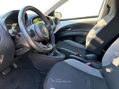 Toyota Aygo X 1.0B (72 CV) Active S-CVT Bianco usata Varese
