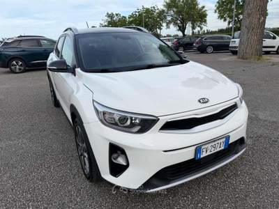 Kia Stonic 1.6 CRDi 110 CV Energy Bianco usata Rimini