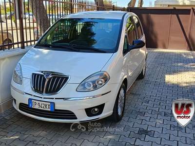 Lancia Musa 1.4 B/GPL C. MADRE -2012 Bianco usata Bisceglie