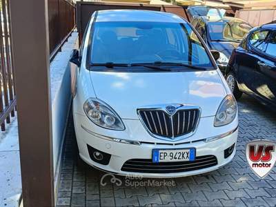 Lancia Musa 1.4 B/GPL C. MADRE -2012 Bianco usata Bisceglie