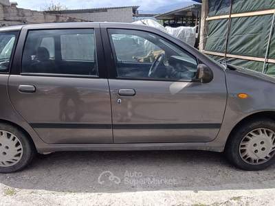 Fiat Punto distribuzione07/2022 •Tagliando 02/2026 •batteria nuova usata Sicignano degli Alburni