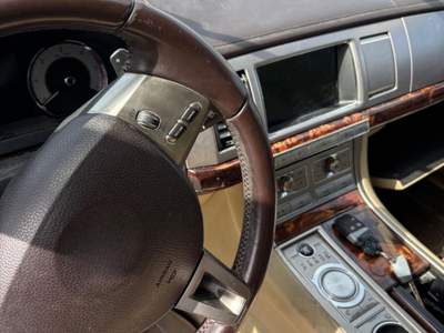 Jaguar XF V6 Luxury motore rotto per pezzi ri usata Livorno