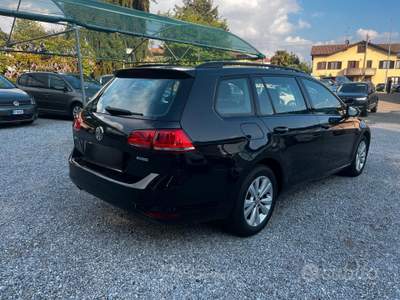 Volkswagen Golf Variant 1.6 TDI 110 CV DSG Comfort usata Bulgarograsso