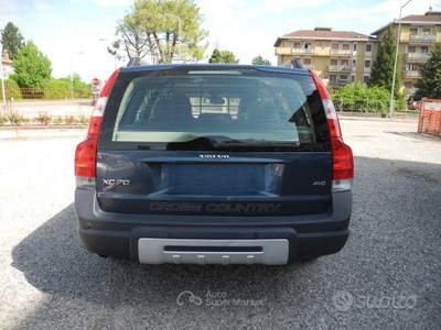 Volvo V70/XC70 XC70 2.4 D5 20v AWD Cross Country autom.-U usata Mantova