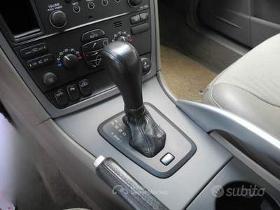 Volvo V70/XC70 XC70 2.4 D5 20v AWD Cross Country autom.-U usata Mantova