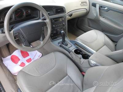 Volvo V70/XC70 XC70 2.4 D5 20v AWD Cross Country autom.-U usata Mantova