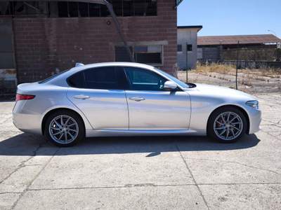 Alfa Romeo Giulia 2.2 Turbodiesel 160 CV AT8 Sprint Grigio usata Casteggio