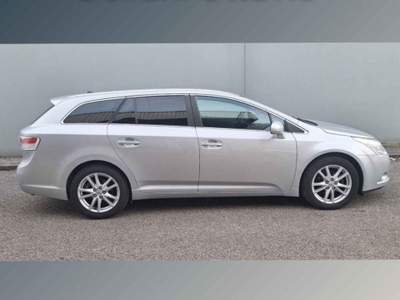 Toyota Avensis 2.0 D-4D Wagon Executive Argento usata Feltre