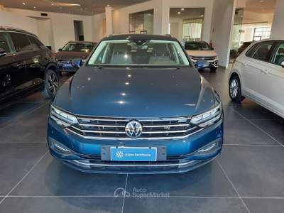 Volkswagen Passat variant 2.0 tdi scr evo 150cv business dsg Blu/Azzurro usata Orzinuovi
