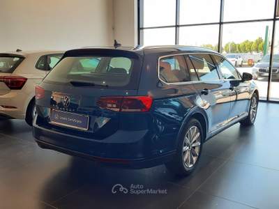 Volkswagen Passat variant 2.0 tdi scr evo 150cv business dsg Blu/Azzurro usata Orzinuovi