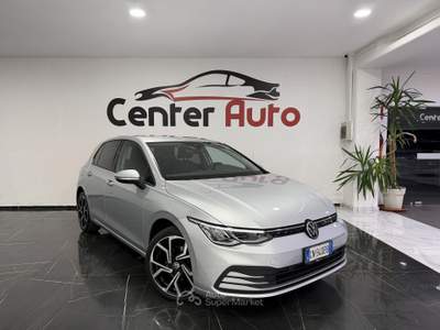 Volkswagen Golf 2.0 TDI Life DSG usata Caresanablot