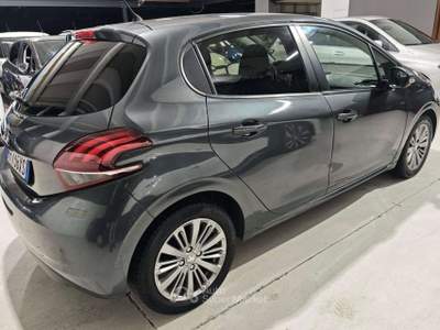 Peugeot 208 82cv usata Sedriano