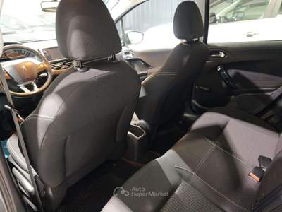 Peugeot 208 82cv usata Sedriano