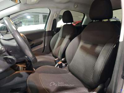 Peugeot 208 82cv usata Sedriano