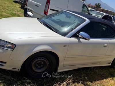 Audi A4 Cabriolet 2.0 TDI F.AP. Bianco usata ANGRI
