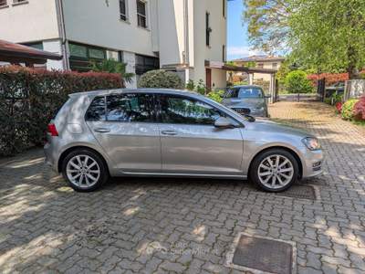 Volkswagen Golf 5p 1.6 tdi Comfortline 110cv dsg Grigio usata Cairate