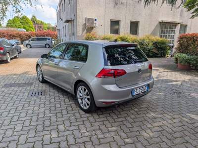 Volkswagen Golf 5p 1.6 tdi Comfortline 110cv dsg Grigio usata Cairate