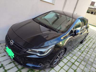 Opel Astra Unico proprietario, mai fumato Nero usata Spoltore