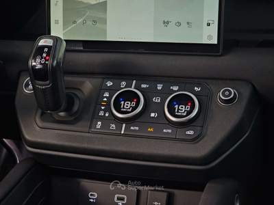 Land Rover Defender 110 3.0 D250 Mild-Hybrid, Hard Top X-Dynamic Nero usata Roma