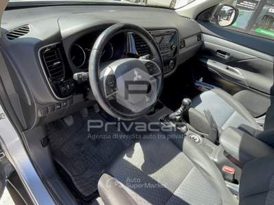 Mitsubishi Outlander MITSUBISHI Outlander 2.2 DI-D 4WD Intense Grigio usata San Benedetto del Tronto