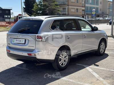 Mitsubishi Outlander MITSUBISHI Outlander 2.2 DI-D 4WD Intense Grigio usata San Benedetto del Tronto