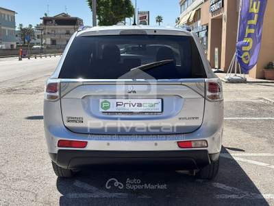 Mitsubishi Outlander MITSUBISHI Outlander 2.2 DI-D 4WD Intense Grigio usata San Benedetto del Tronto
