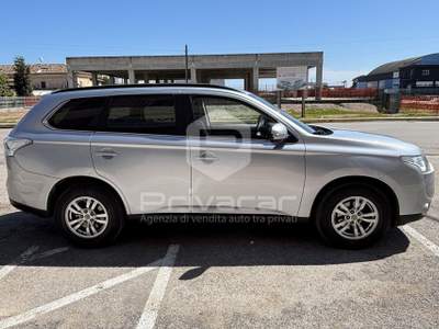 Mitsubishi Outlander MITSUBISHI Outlander 2.2 DI-D 4WD Intense Grigio usata San Benedetto del Tronto