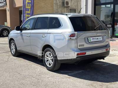 Mitsubishi Outlander MITSUBISHI Outlander 2.2 DI-D 4WD Intense Grigio usata San Benedetto del Tronto
