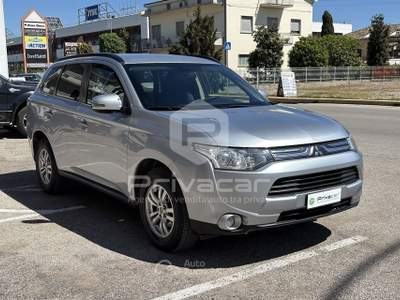 Mitsubishi Outlander MITSUBISHI Outlander 2.2 DI-D 4WD Intense Grigio usata San Benedetto del Tronto