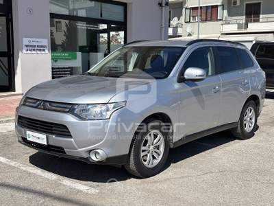 Mitsubishi Outlander MITSUBISHI Outlander 2.2 DI-D 4WD Intense Grigio usata San Benedetto del Tronto