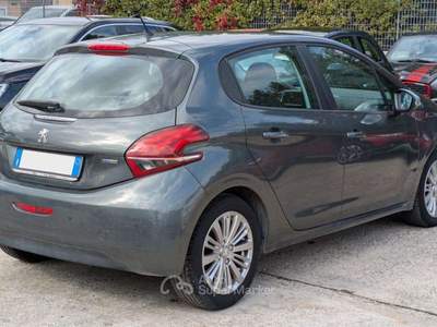 Peugeot 208 1.2cc 82cv Grigio usata Roma